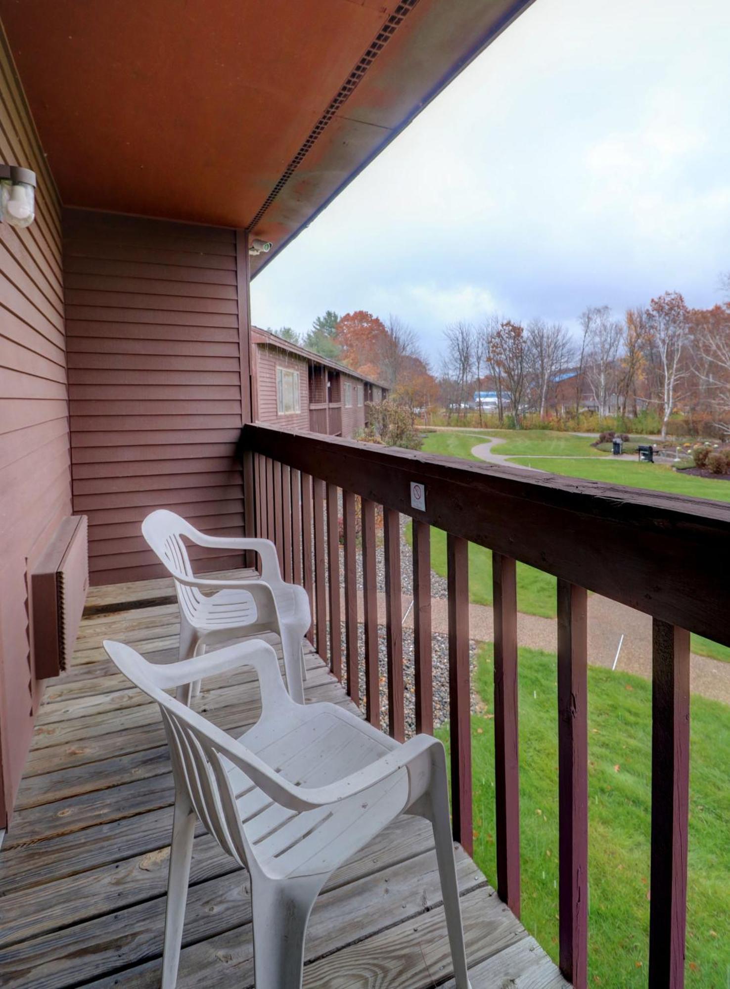 Fireside Inn & Suites Gilford Bagian luar foto